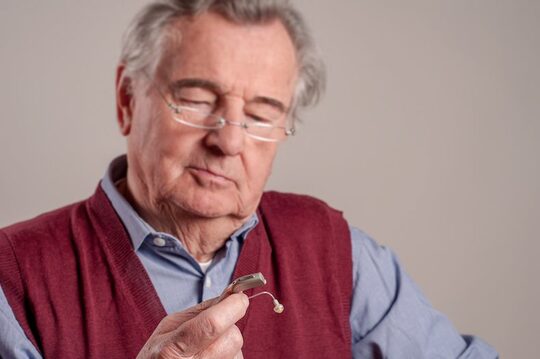 Come aumentare il tempo di utilizzo degli apparecchi acustici 