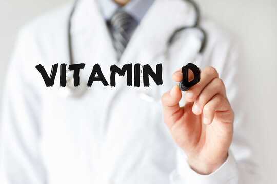 Scoperta associazione tra carenza di vitamina D e perdita di udito nell’adulto anziano