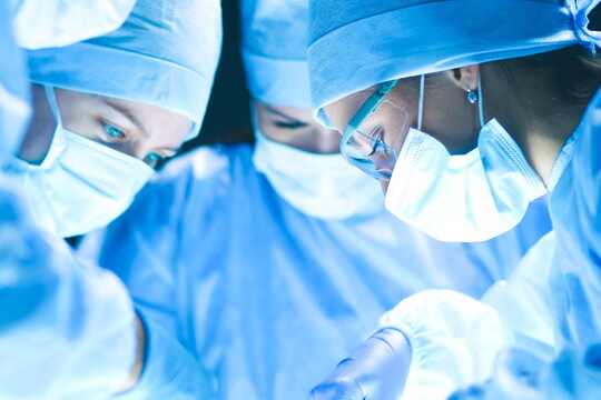 Adenoidectomia convenzionale con raschiatura e adenoidectomia endoscopica con microdebrider