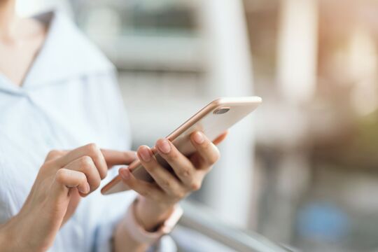 Ipoacusia congenita: l’opzione delle tecnologie digitali per informare i genitori