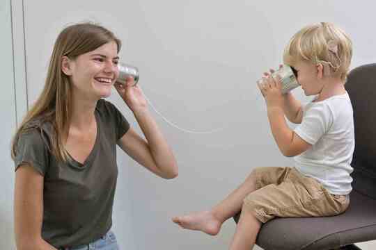 Differenze negli esiti linguistici dopo impianto cocleare nei bambini: l’impatto della durata della auditory verbal therapy 