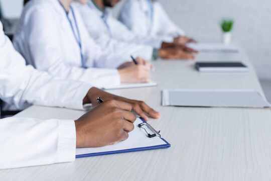 Perdita uditiva: sesso, razza e fattori associati in uno studio di popolazione