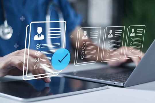 Apparecchi acustici e impianti cocleari: non solo udito, ma anche vita sociale